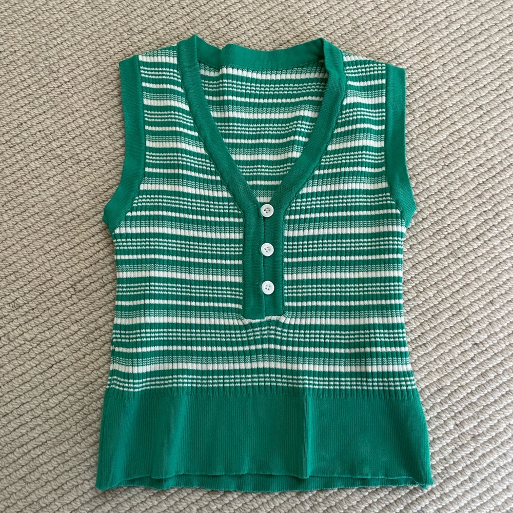 thrifted green top super soft